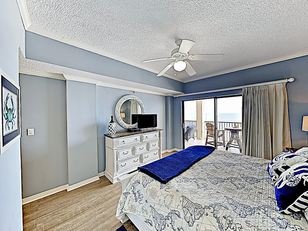 New Listing! Beachfront Corner-unit W/ Pools 3 Bedroom Condo