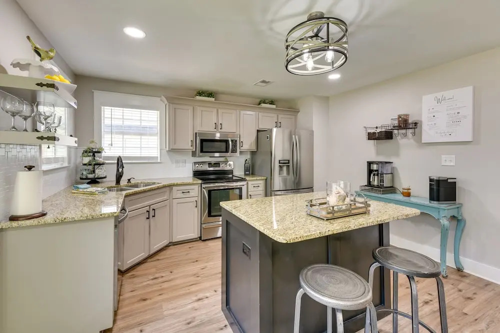 Charming Coastal Home: 6 Mi to Choctawhatchee Bay!