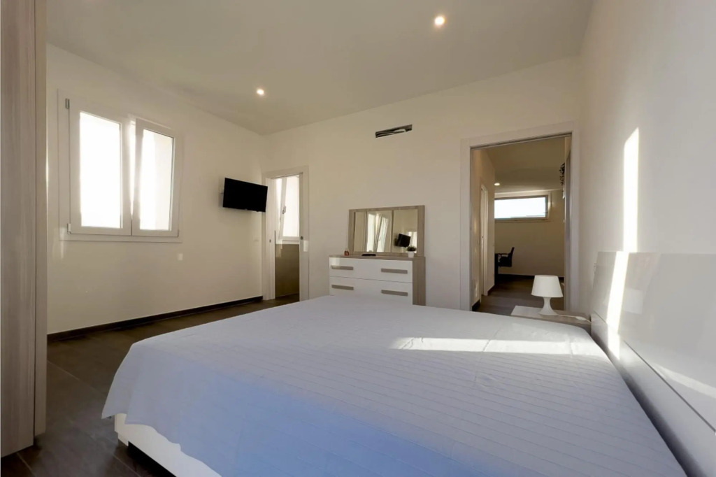 Smeraldo design apartment 6 beds near the center of Portoferraio and all services-SMERALDO