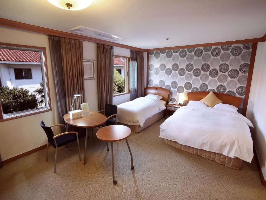 Admiral Hotel