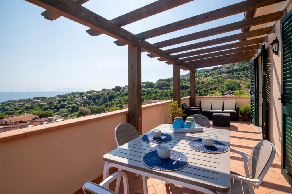 Just built with beautiful sea view, in the center of Capoliveri and equipped with every comfort-Casa Andreale