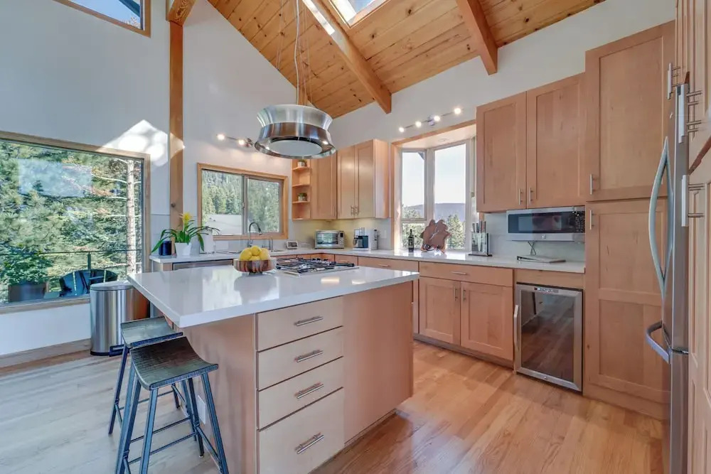 4 Mi to Slopes! Hot Tub Haven w/ Lake Tahoe Views
