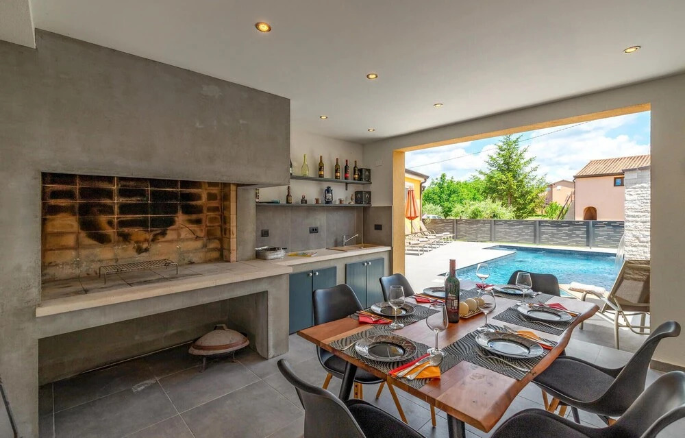 Three-Bedroom Holiday Home In Porec