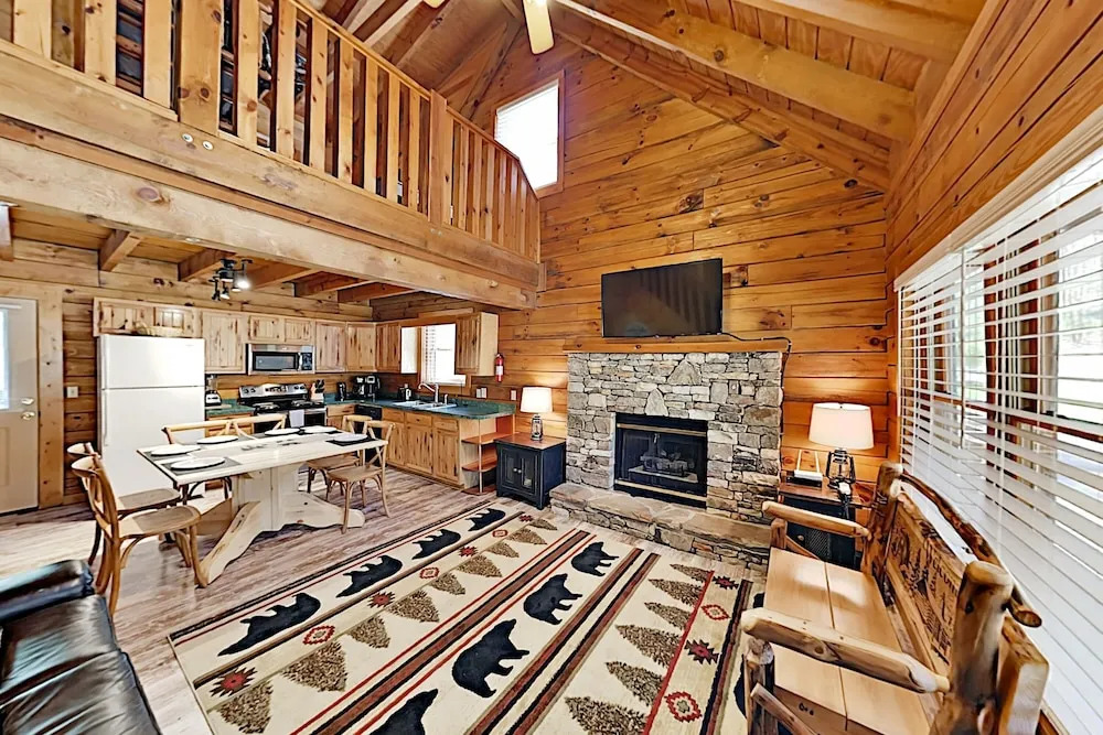 Secluded Creekside W/ Private Hot Tub 4 Bedroom Cabin