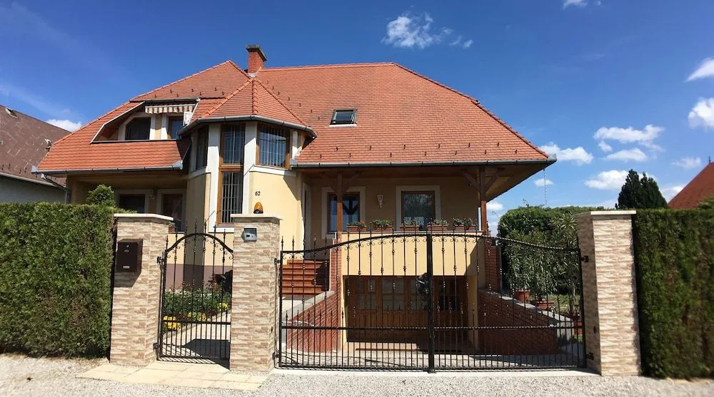 Hevizquelle Apartments