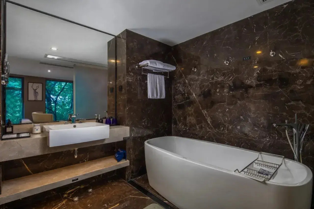 BBHOL Elegant Hotel