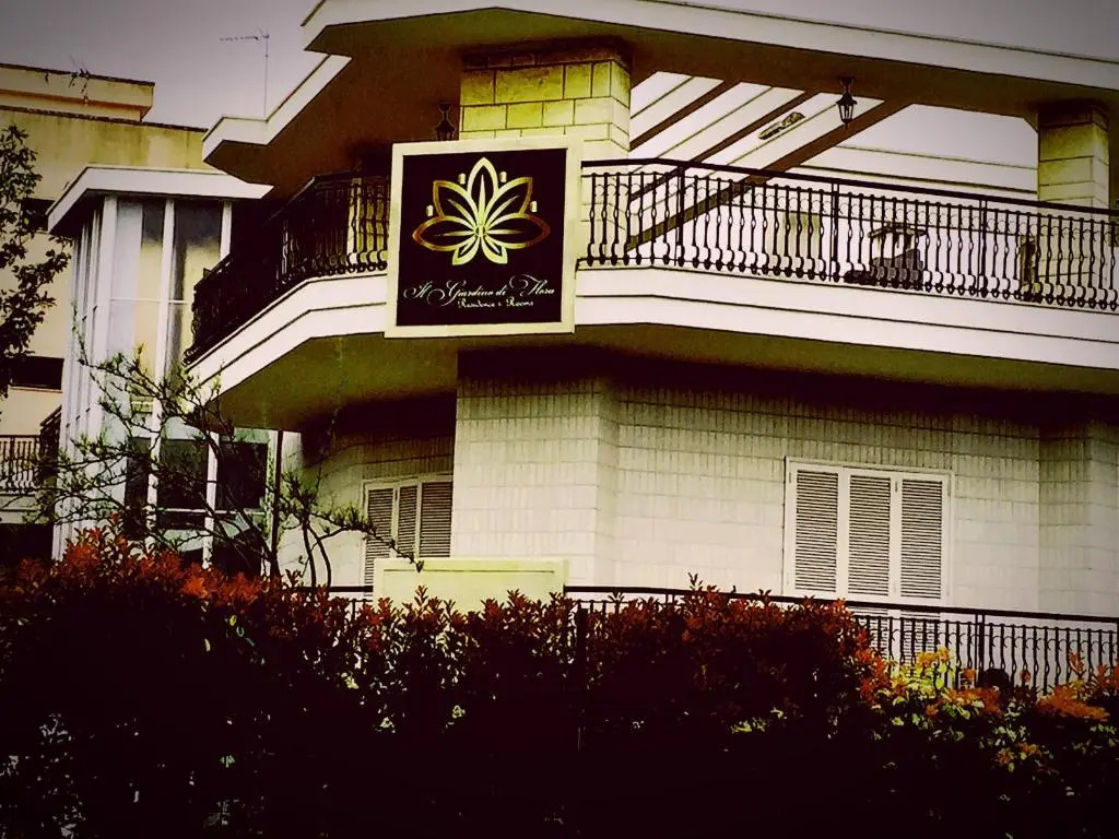 Il Giardino Di Flora con Piscina & Jacuzzi