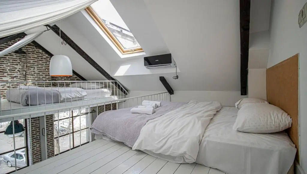 2BR Mezzanine style apartment w Patio