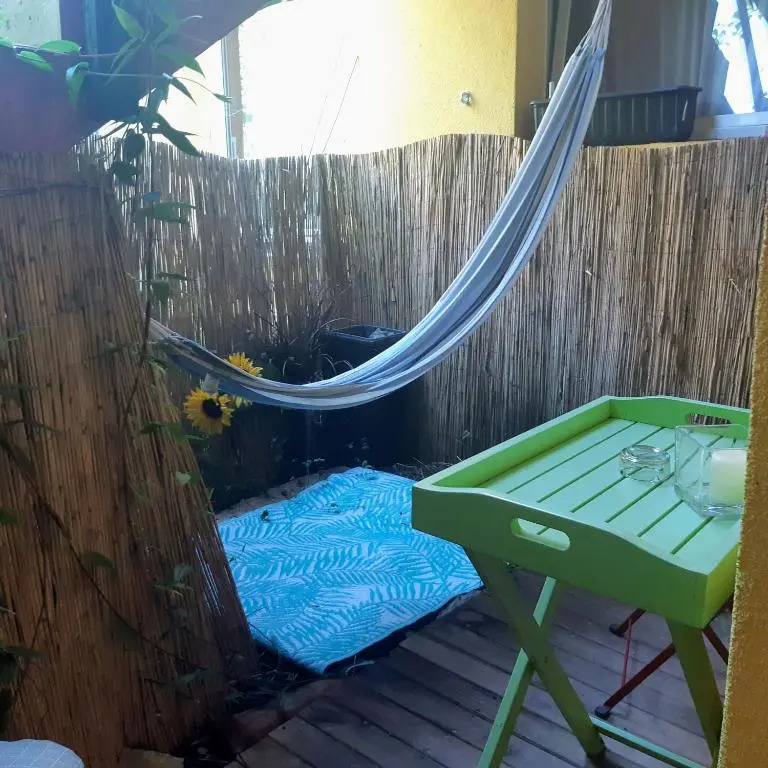 Fassbinder Klause mit Mini-Terrasse