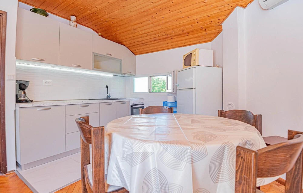 Amazing Home in Jadrija With Wifi and 2 Bedrooms