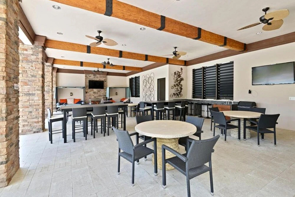 Beautiful Themed Vacation Home With Pool St5509