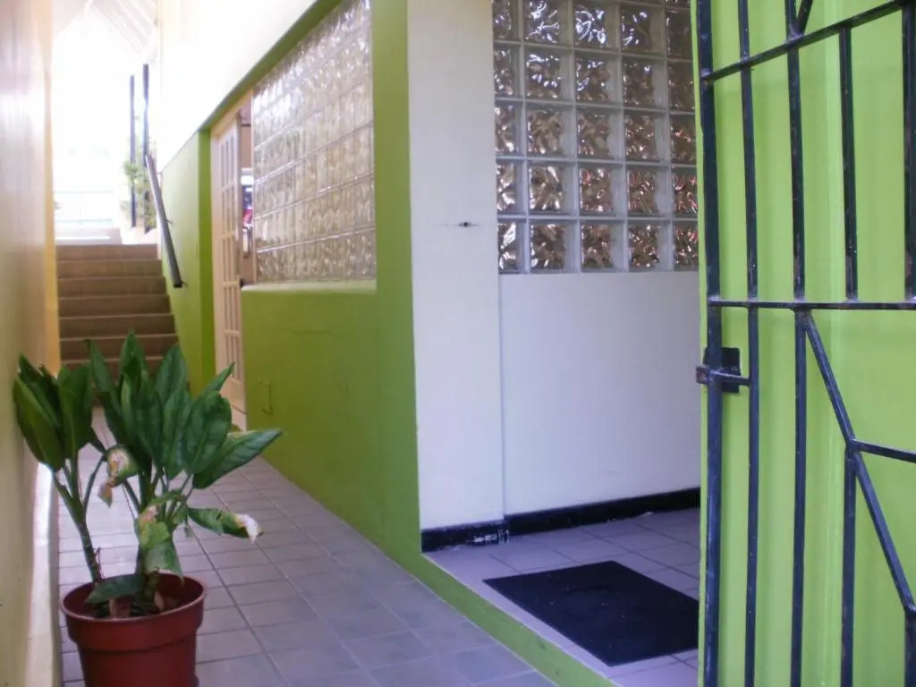 Pineapple Court Hotel