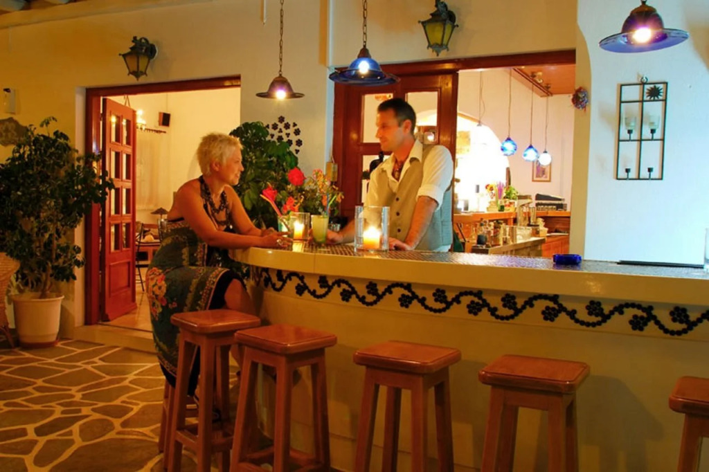 Kamari Hotel