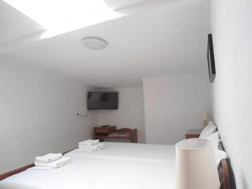 Leonidas Apartments