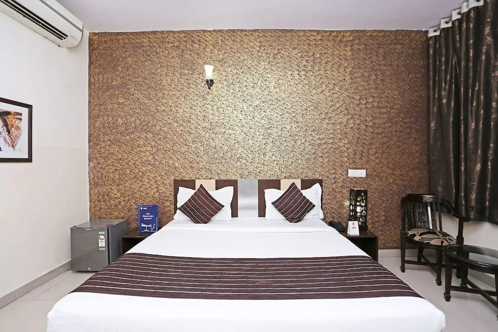 Hotel Luxury Global At Delhi Airport by Global Group