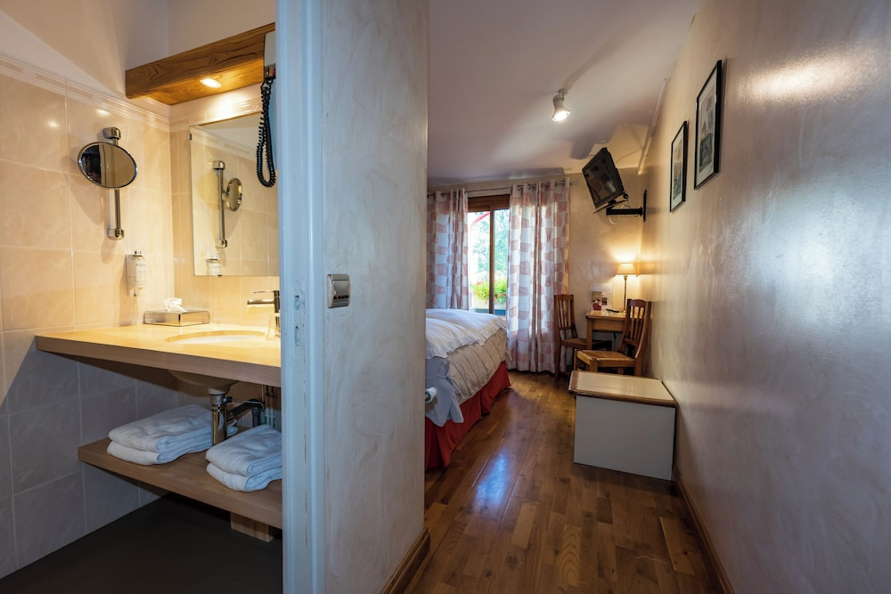 Hotel Restaurant de charme La Lozerette - Proche Florac