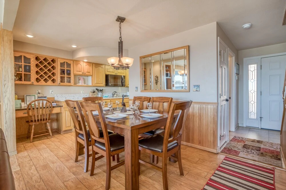 Breathtaking Ocean Views and Luxurious Comfort - Charming Beach Retreat