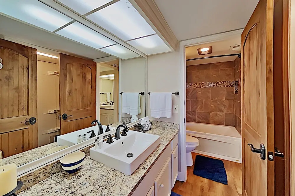 Lavish All-suite W/ Tennis Courts: Near Pool, Golf 4 Bedroom Condo
