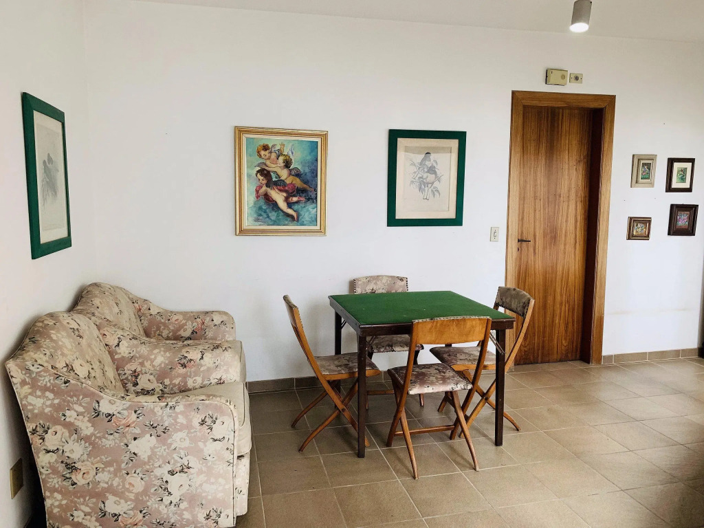 Amplo apartamento no Guarujá 50m da Praia de Pitangueiras, com serviço de praia - Saquarema 01