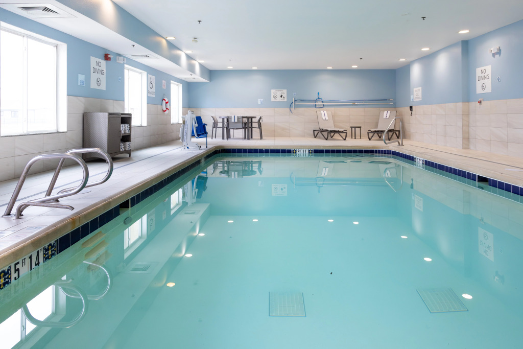 Holiday Inn Express Hotel & Suites Wichita Airport by IHG