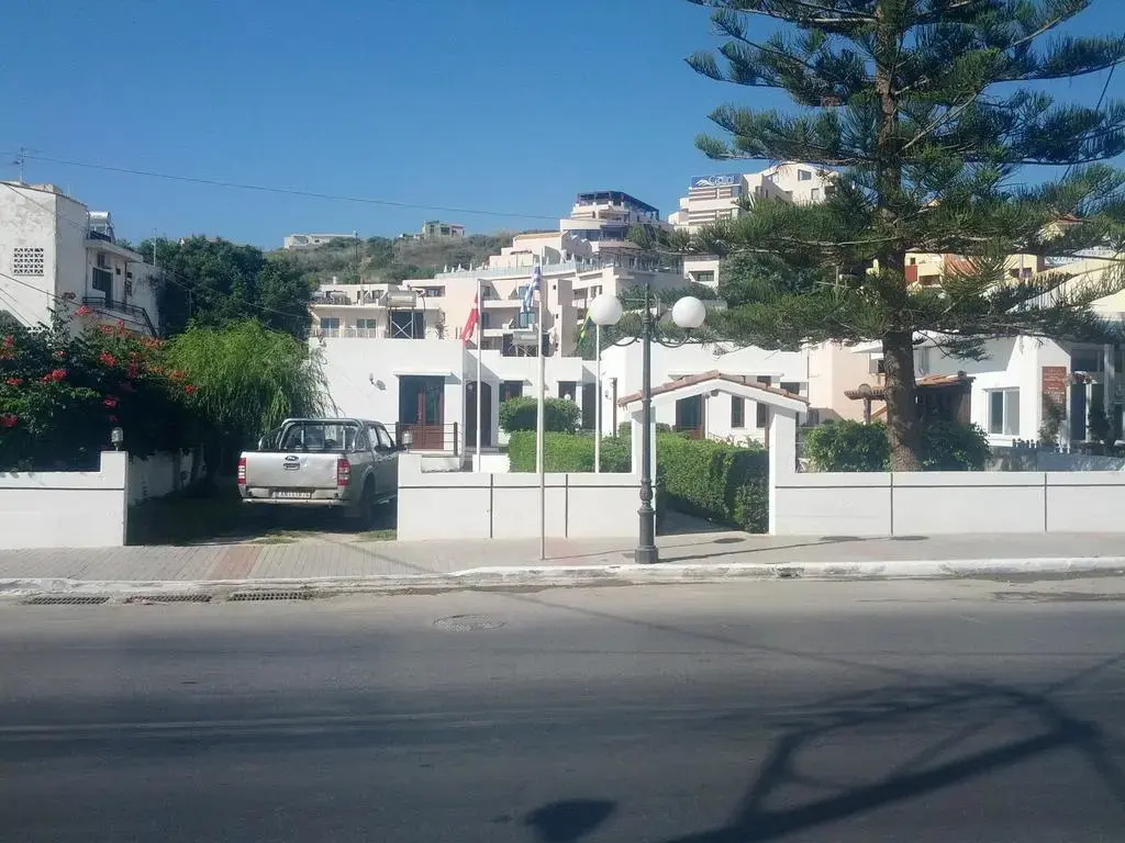 Palomas Apartments