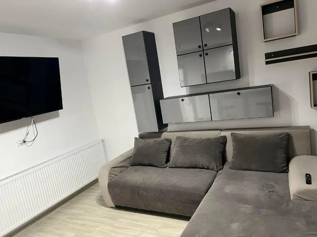Apartament cu 2 camere zona Hanul cu Peste