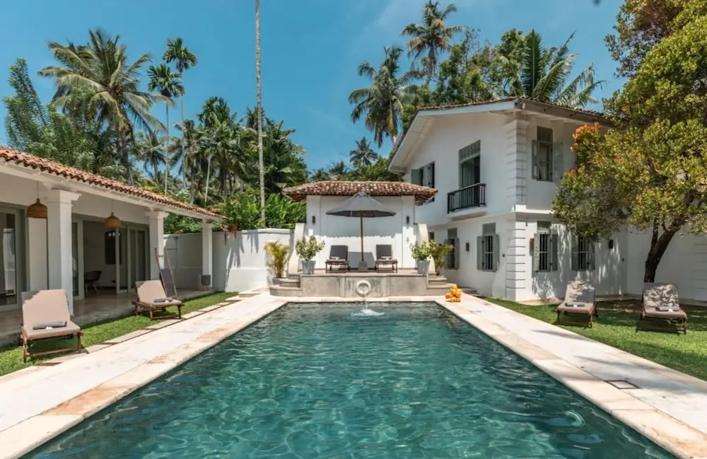 Beautifully Renovated Family Village House Within Walking Distance To The Beach