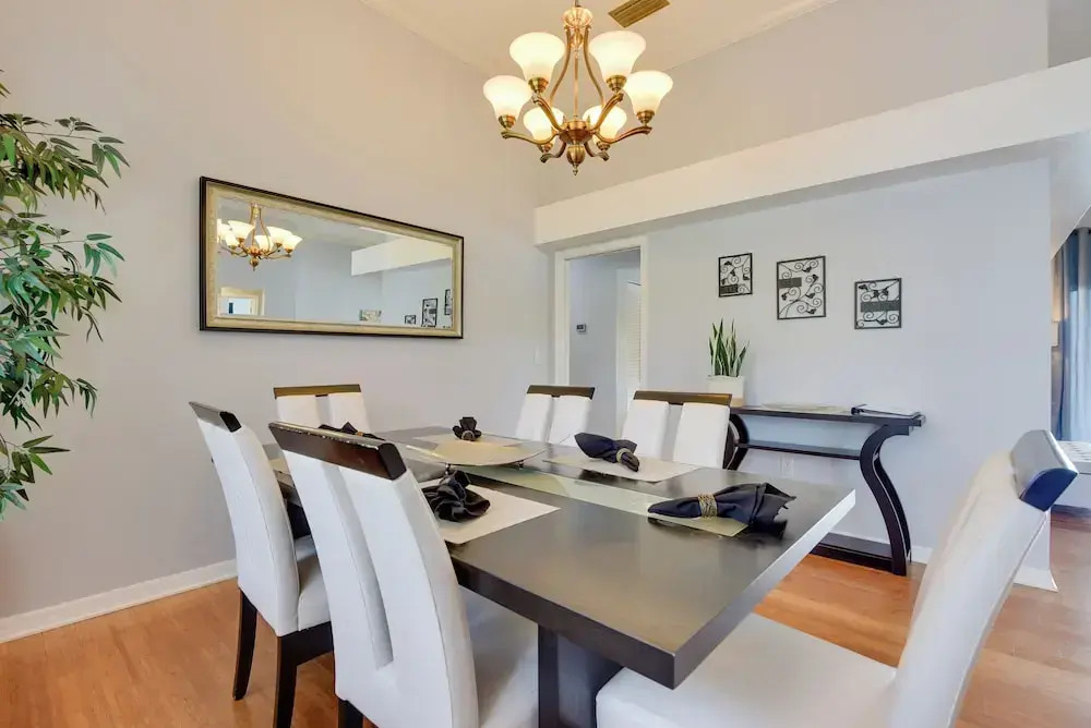 3 Mi to Dtwn Bradenton: Family Home w/ Pool!