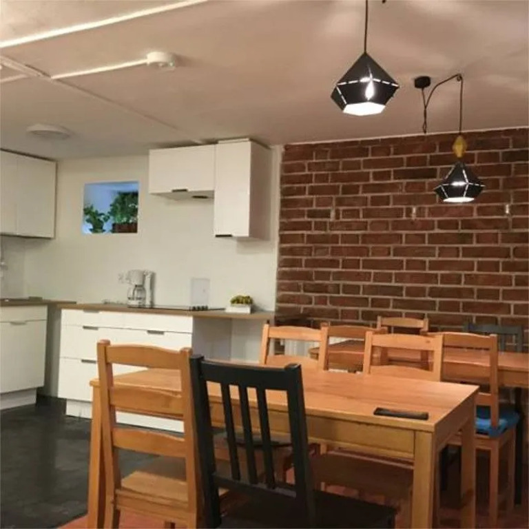 Six Suites, Old Town
