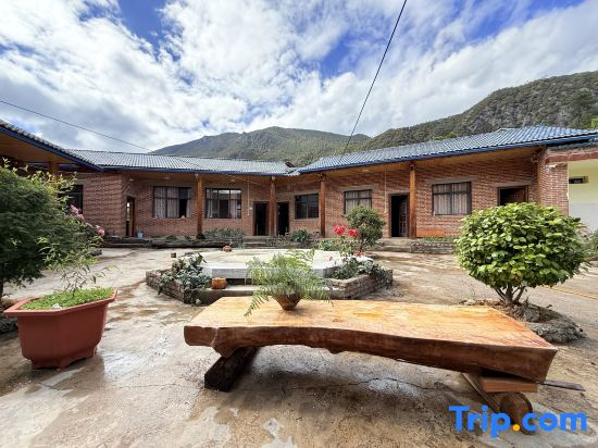 Golden Dream Maker Homestay at Haba Snow Mountain