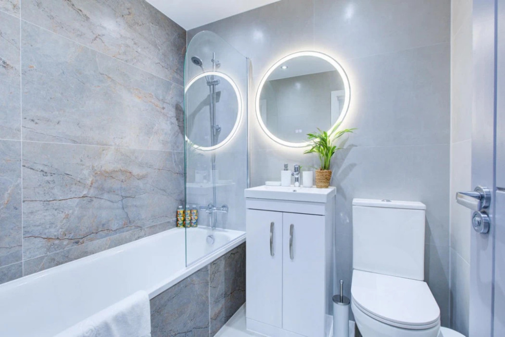 Hybrid Resi - Uxbridge, On-site CAR or VAN parking, near London Heathrow Airport