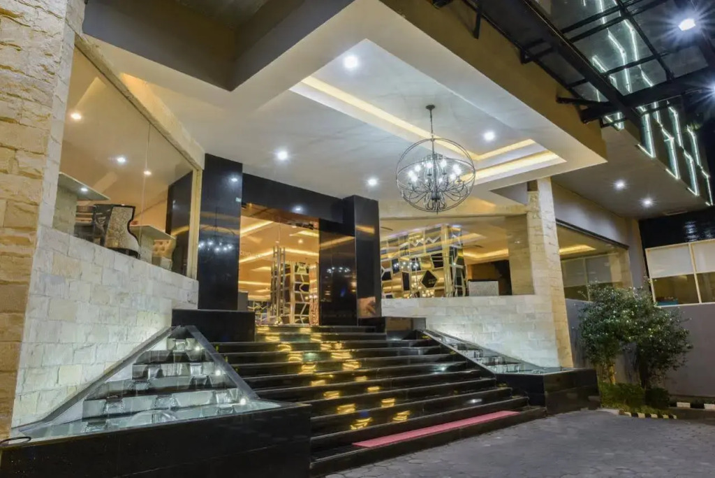 Royal Regantris Cendana