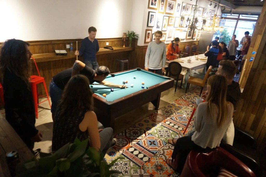 SONDERIA Lazybones Hostel