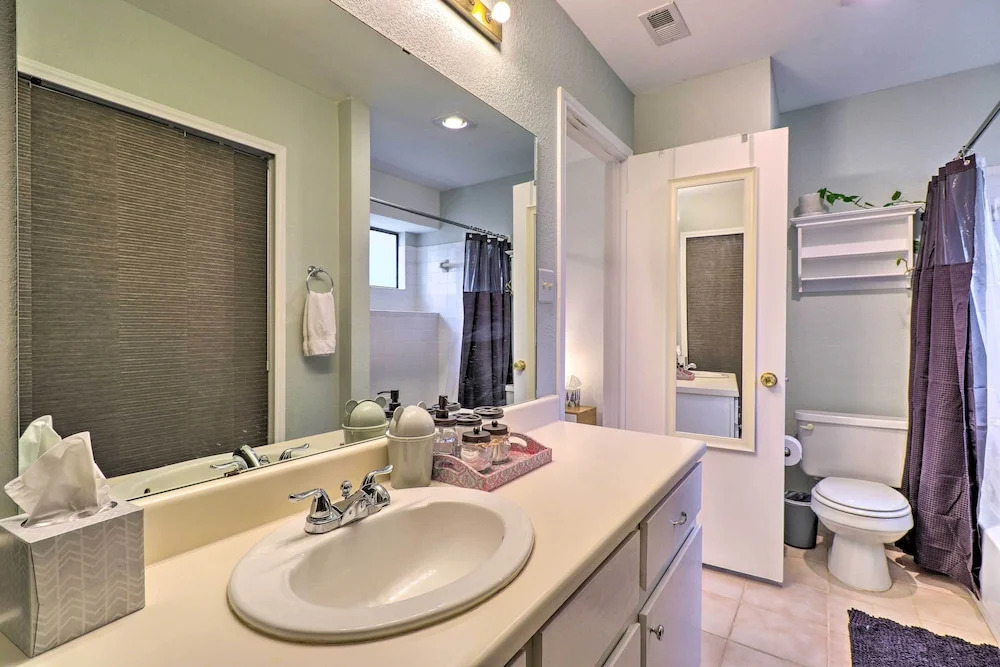 Cozy Austin Area Home w/ Yard, 20 Mi to Dtwn!