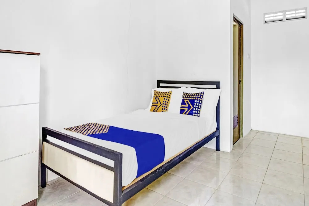 SPOT ON 90742 Kinanthy Homestay Syariah