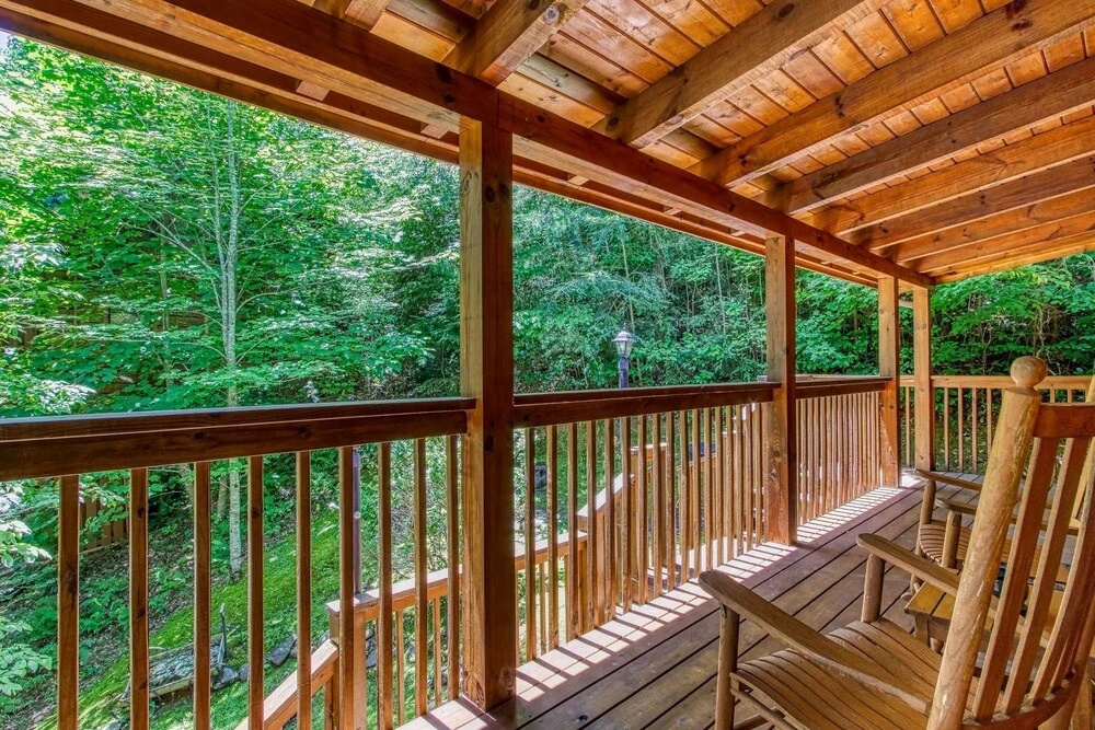 Cupid's Hideaway - Convenient To Downtown Gatlinburg And The National Park! 1 Bedroom Cabin by RedAwning