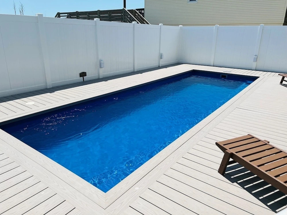 Holden R Breath 4 Bedroom Home by RedAwning