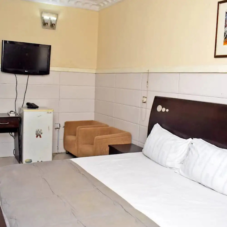 Owee Suites