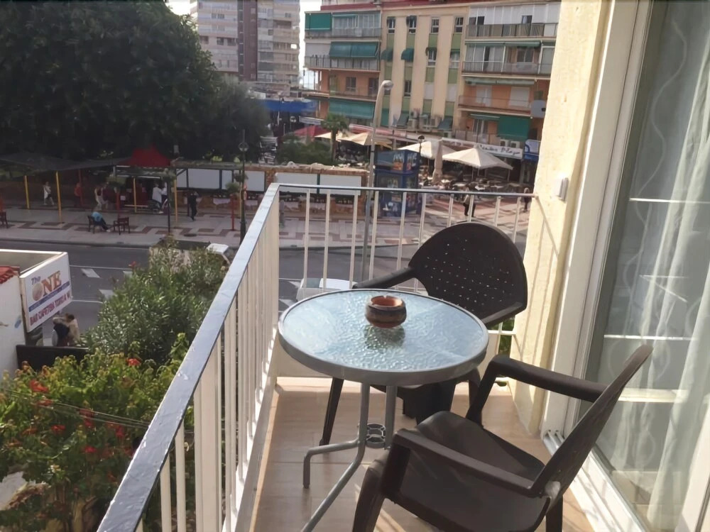 Recently Refurbished Center Apartment