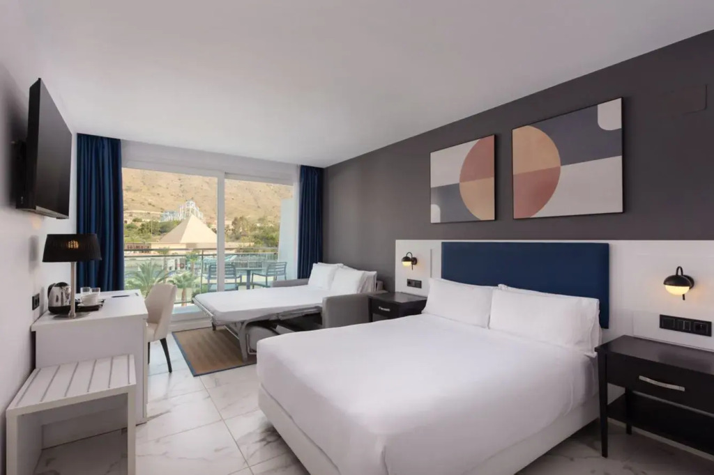 Grand Luxor Hotel & Village