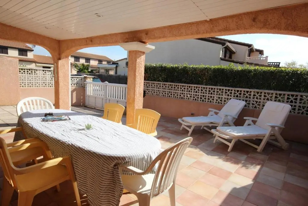 Domaine de vacances 600m de la plage villa climatisee 3 chambres 6 couchages terrasse WIFI animations et piscines en supplement LRPDSD7