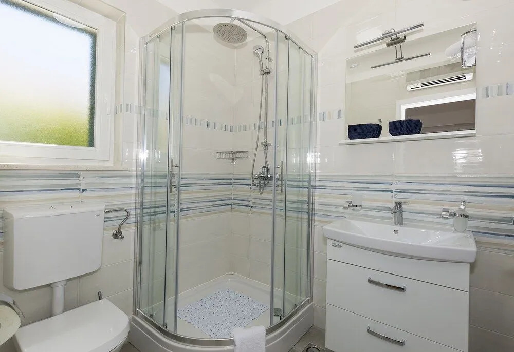 Villa Makarac - Heated Pool, Beach 140m & Kids Playground I Brač