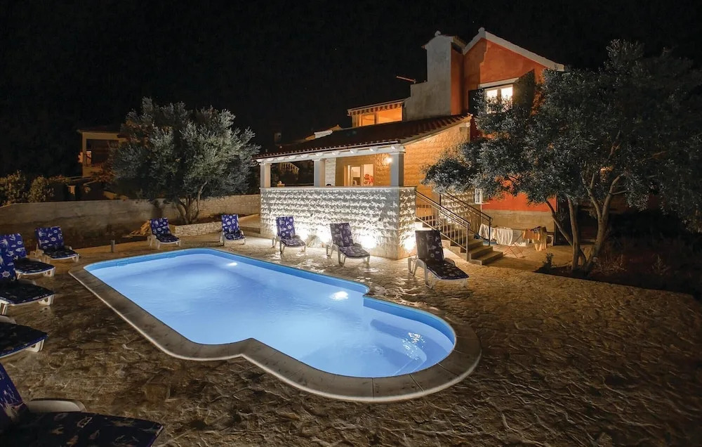 Amazing Home In Milna