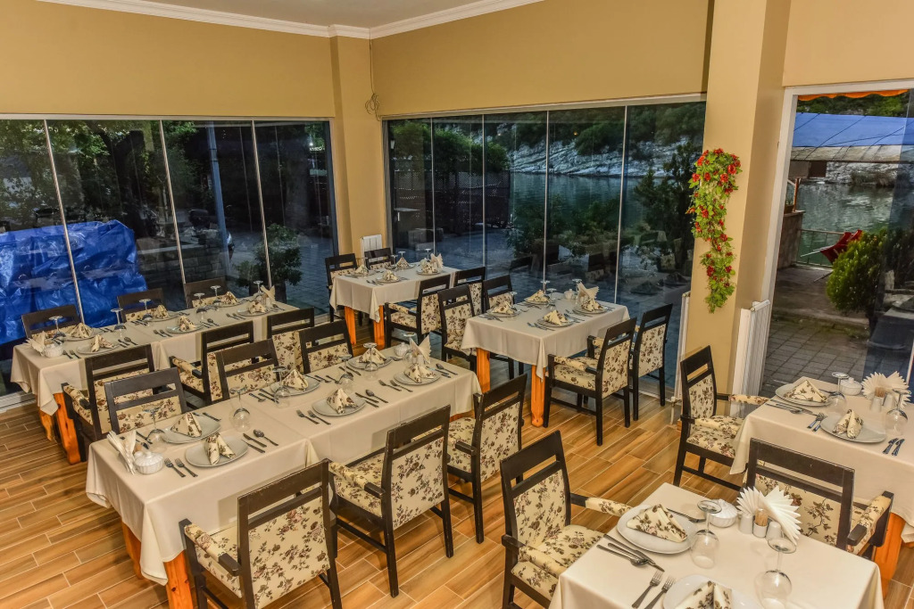Hill River Hotel