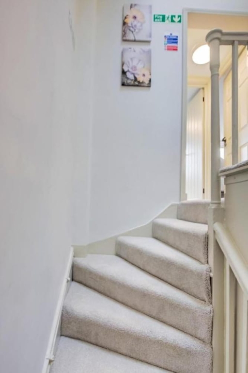 Stylish 2BR Apartment in Leicester Square