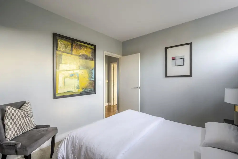 Luxurious Private One Bedroom Apartment