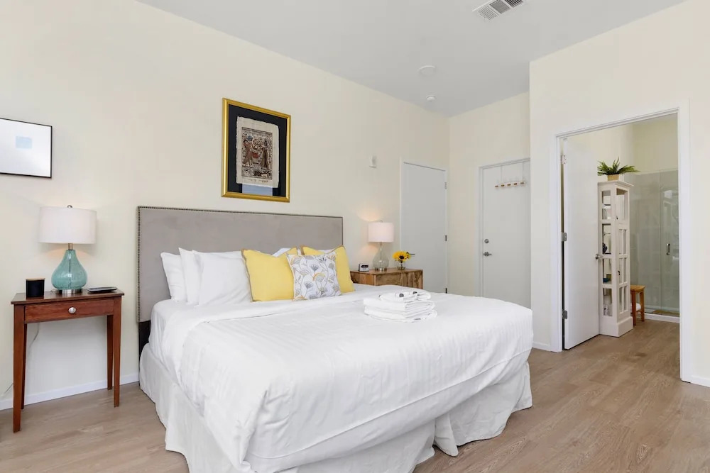 Illume Resort-style Haven Spacious Balcony 2 Bedroom Condo