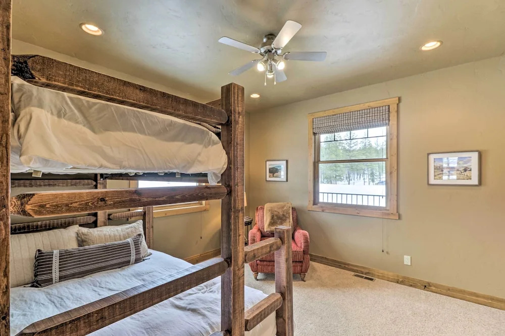 Beautiful Eureka Cabin Rental on Golf Resort