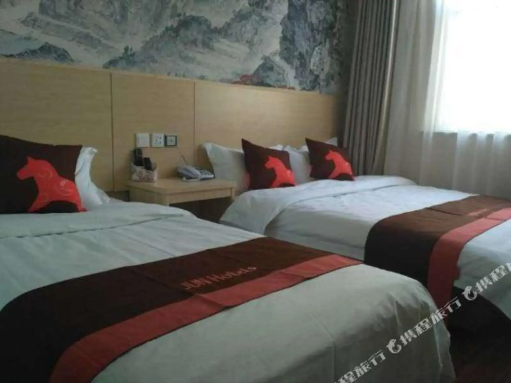 Junyi Hotel Chain (Anyang Railway Station North Street Branch)