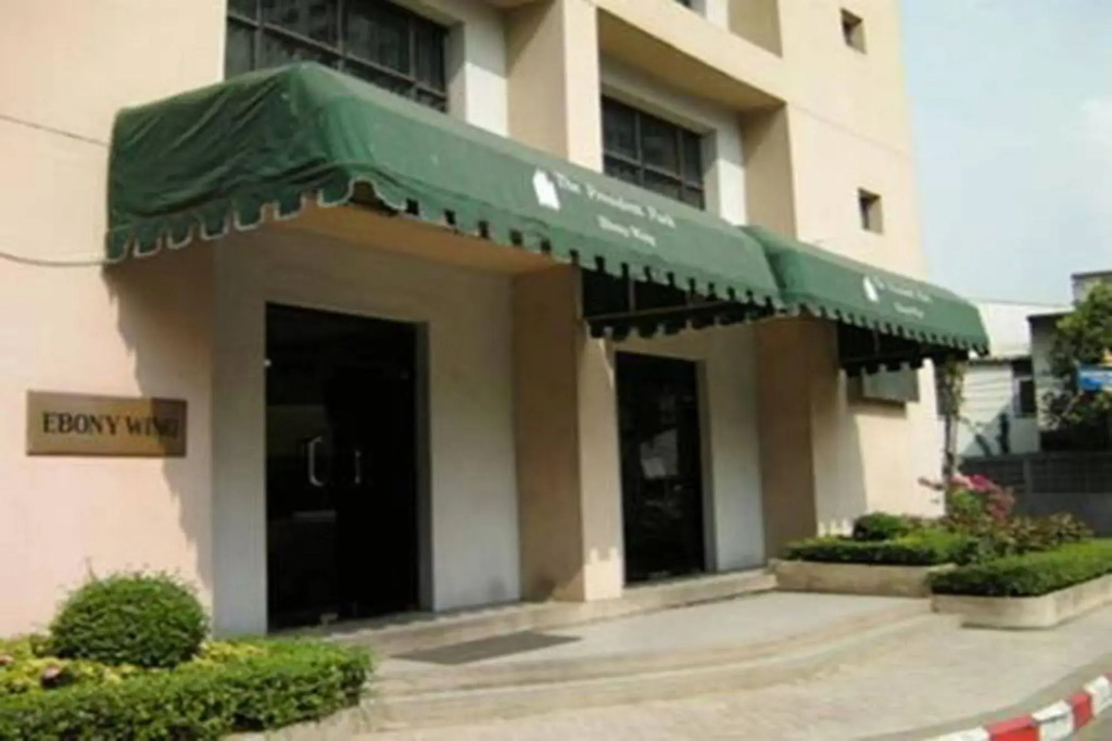 Ebony Tower at Parkview Towers